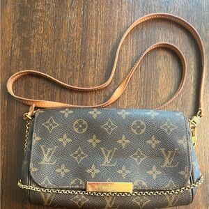 Authentic Louis Vuitton Favorite MM Crossbody bag